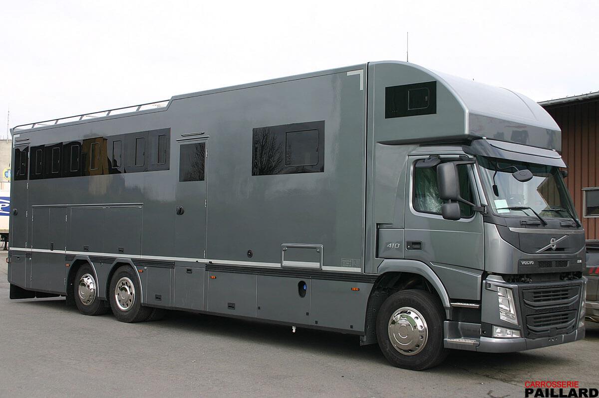 Camion chevaux VOLVO 6×2 7 chevaux avec home-car