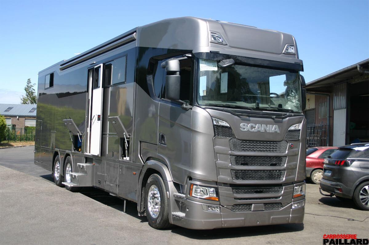 Camping-car poids-lourd SCANIA 6×2 avec garage